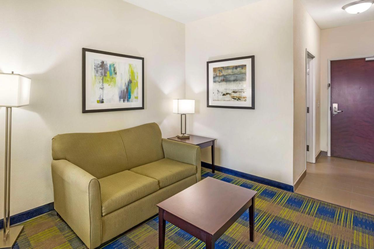 King Suite at Best Western Plus Pratt
