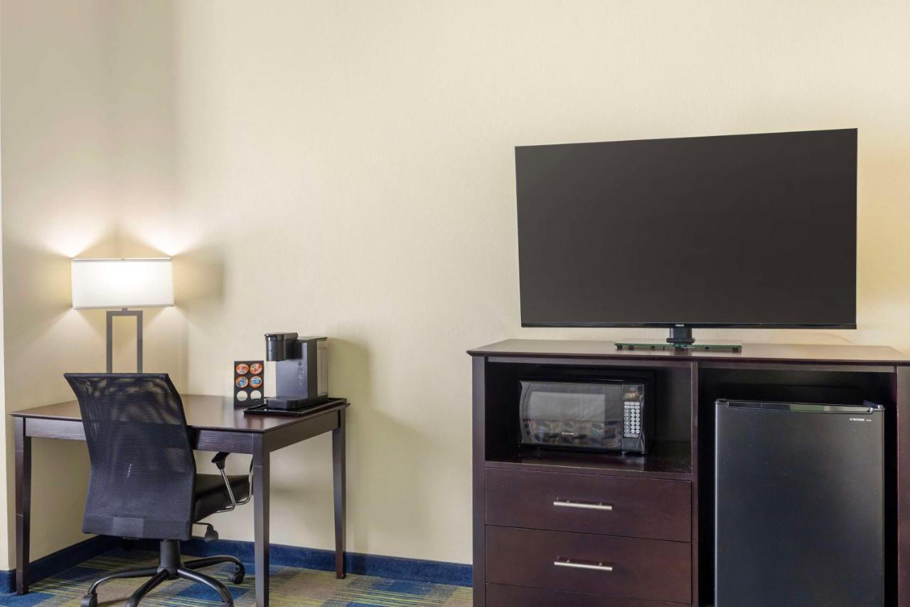 | Best Western Plus Pratt