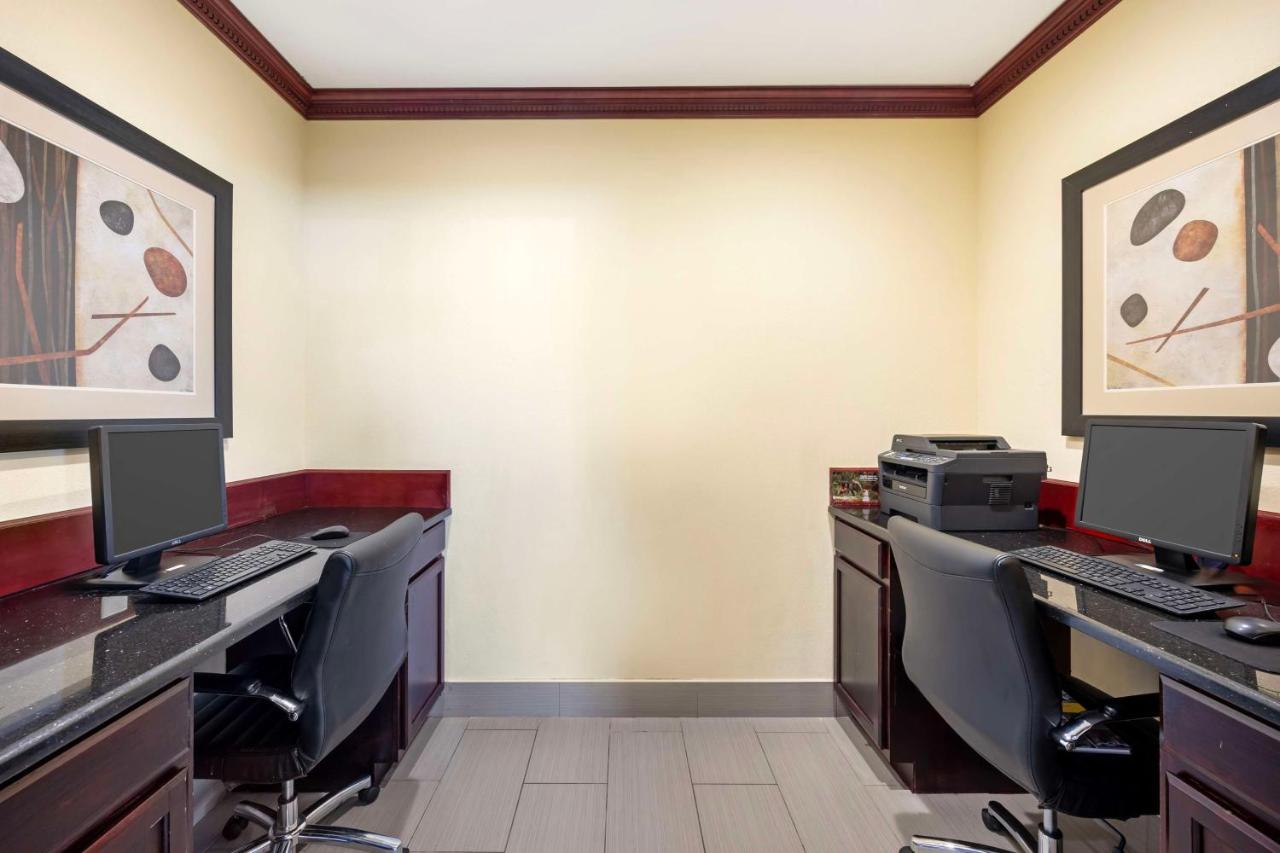| Best Western Plus Pratt