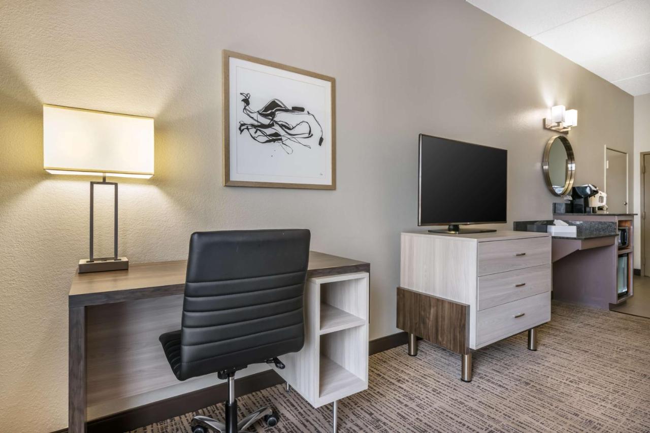 King Room with Bath Tub - Disability Access at Best Western Plus Lake City