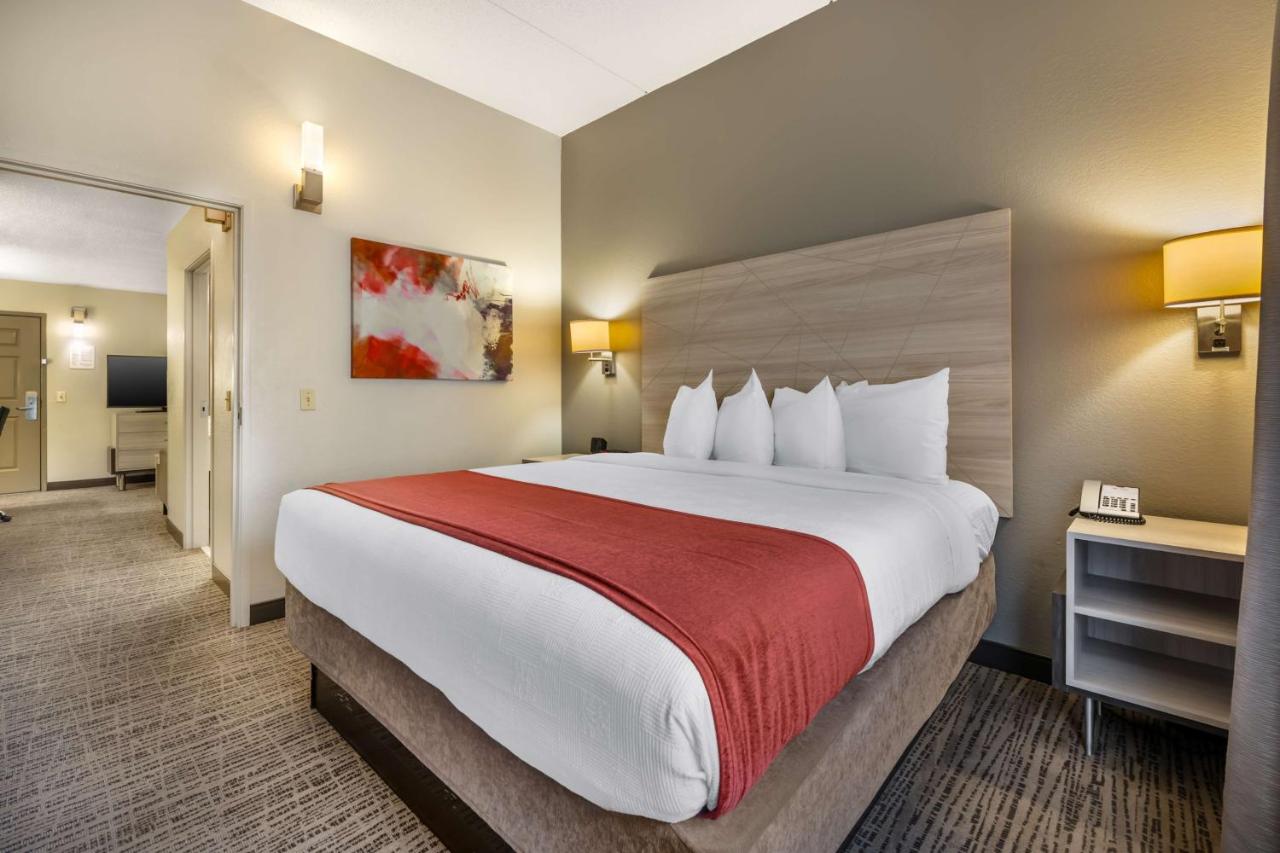 One-Bedroom King Suite with Sofa Bed at Best Western Plus Lake City