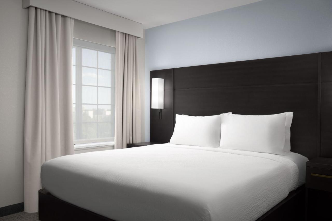 | Staybridge Suites Baltimore BWI Airport, an IHG Hotel