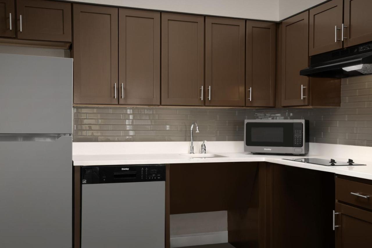 | Staybridge Suites Baltimore BWI Airport, an IHG Hotel