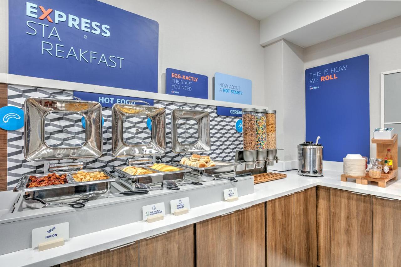  | Holiday Inn Express Hotel and Suites Valparaiso, an IHG Hotel