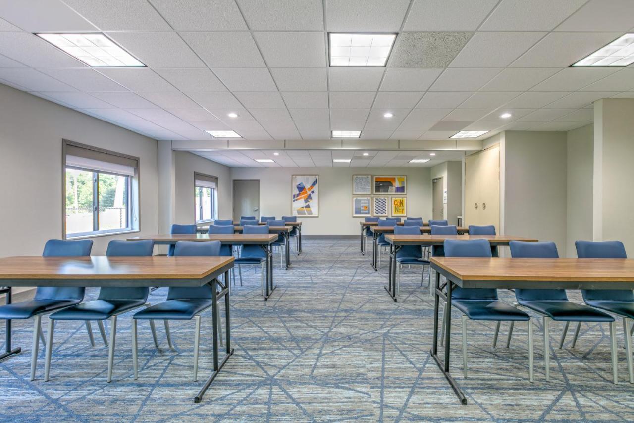  | Holiday Inn Express Hotel and Suites Valparaiso, an IHG Hotel