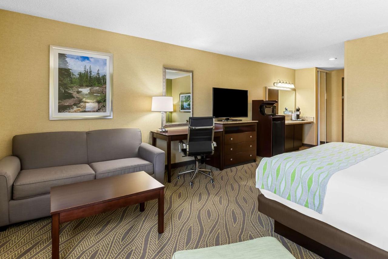 King Room with Spa Bath at Best Western Gaylord