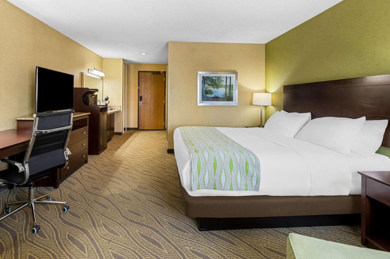 King Room with Spa Bath at Best Western Gaylord