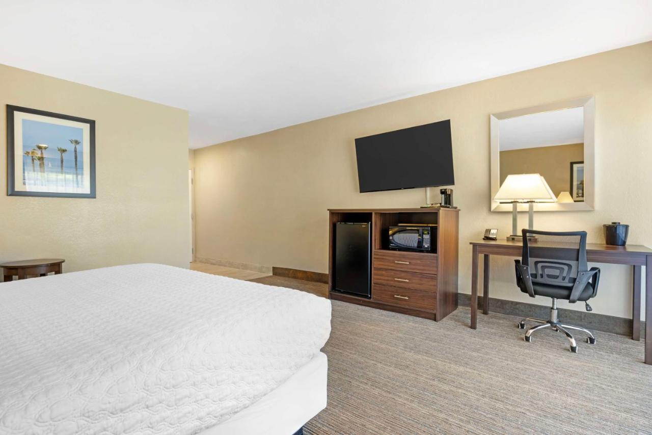 King Room with Roll In Shower - Disability Access - Non Smoking at Best Western Oceanside Inn