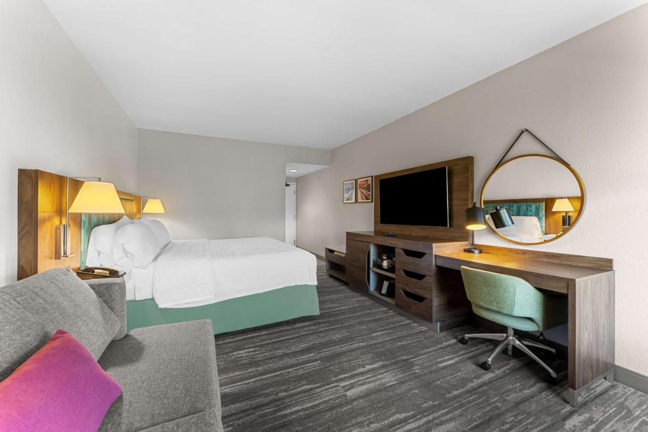 Deluxe King Room - Non-Smoking at Hampton Inn Stroudsburg/Poconos