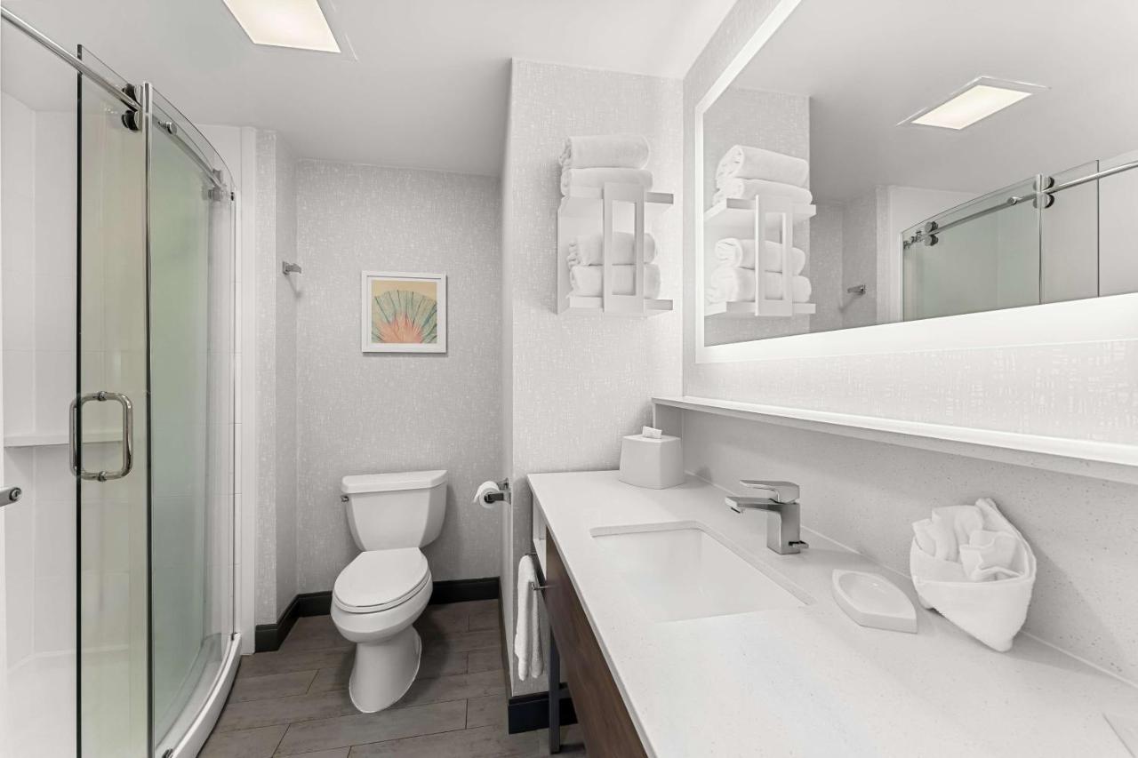 Deluxe King Room - Non-Smoking at Hampton Inn Stroudsburg/Poconos