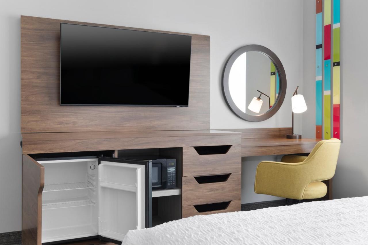 | Hampton Inn by Hilton Saline