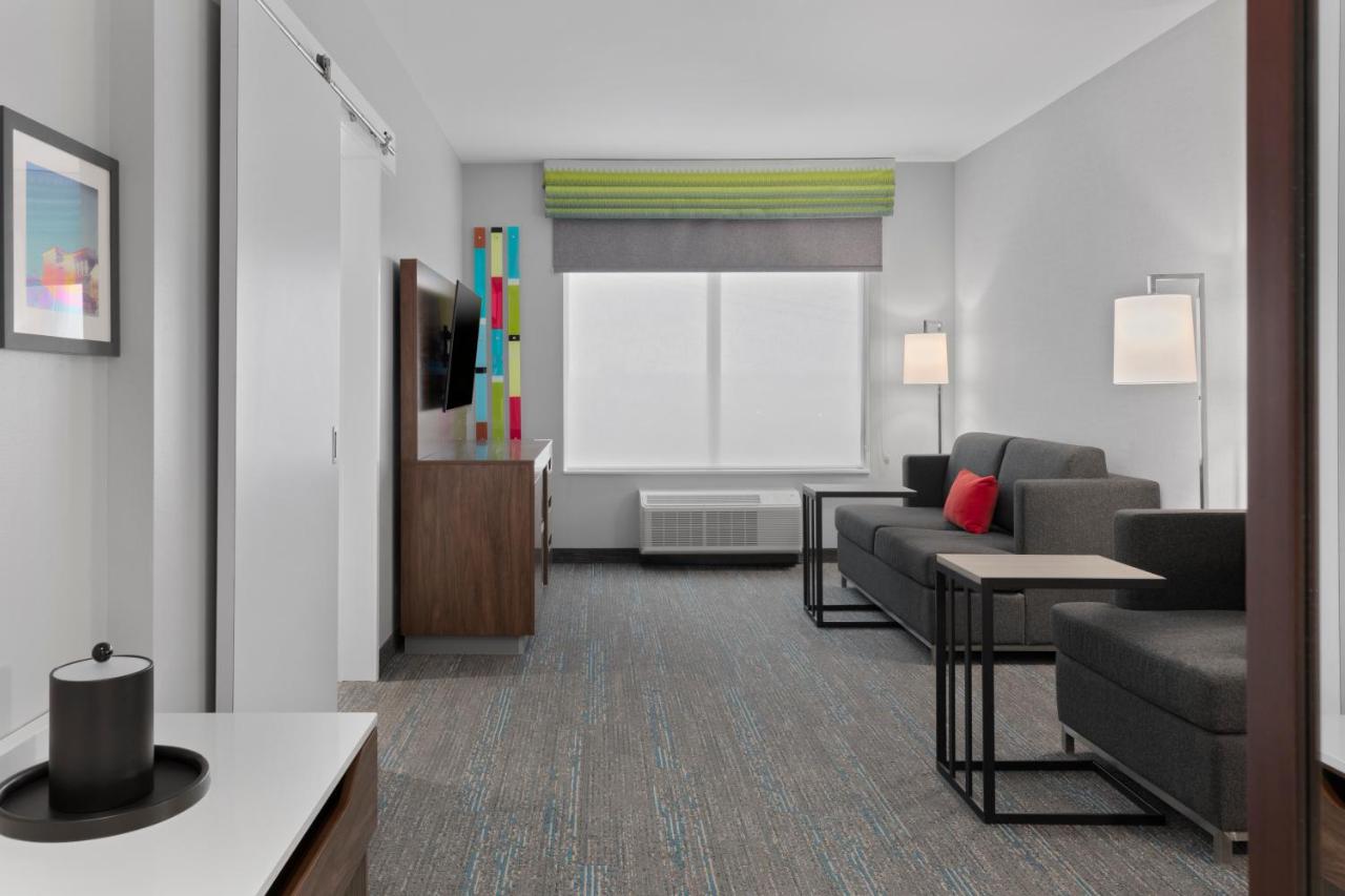| Hampton Inn by Hilton Saline