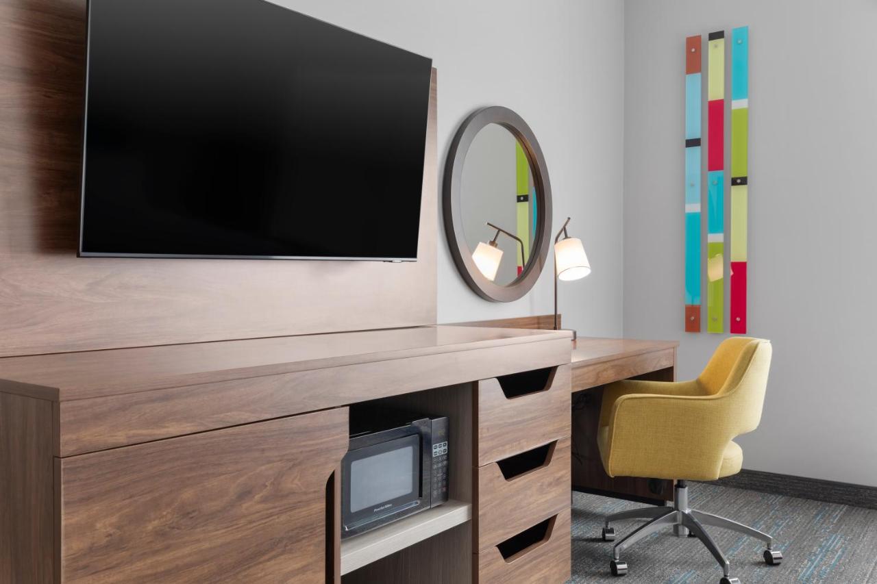 | Hampton Inn by Hilton Saline