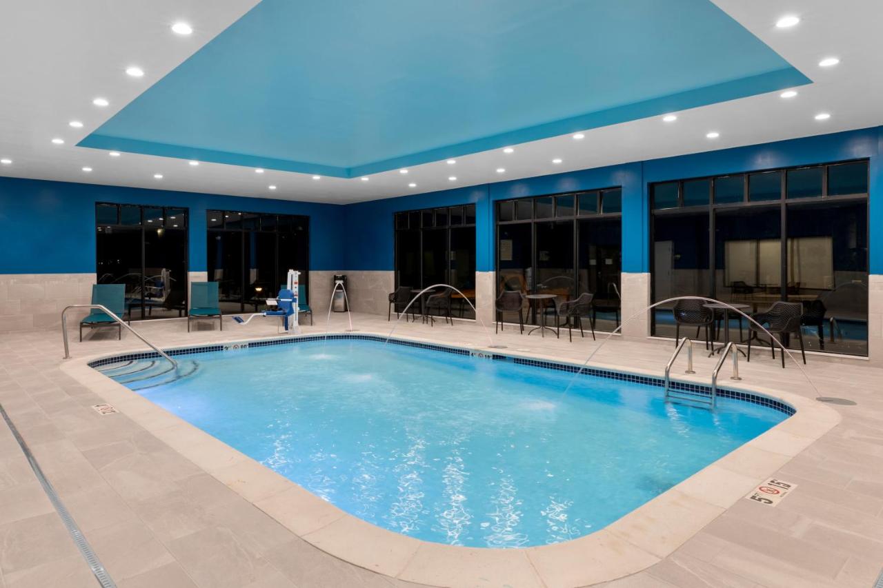 | Hampton Inn by Hilton Saline