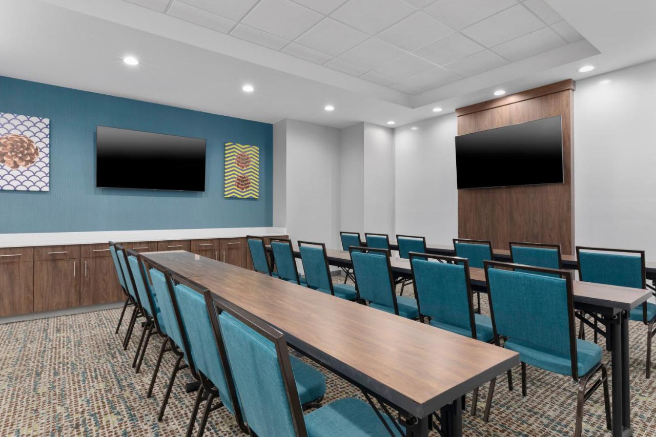 | Hampton Inn by Hilton Saline