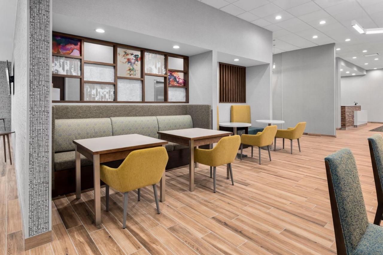 | Hampton Inn by Hilton Saline