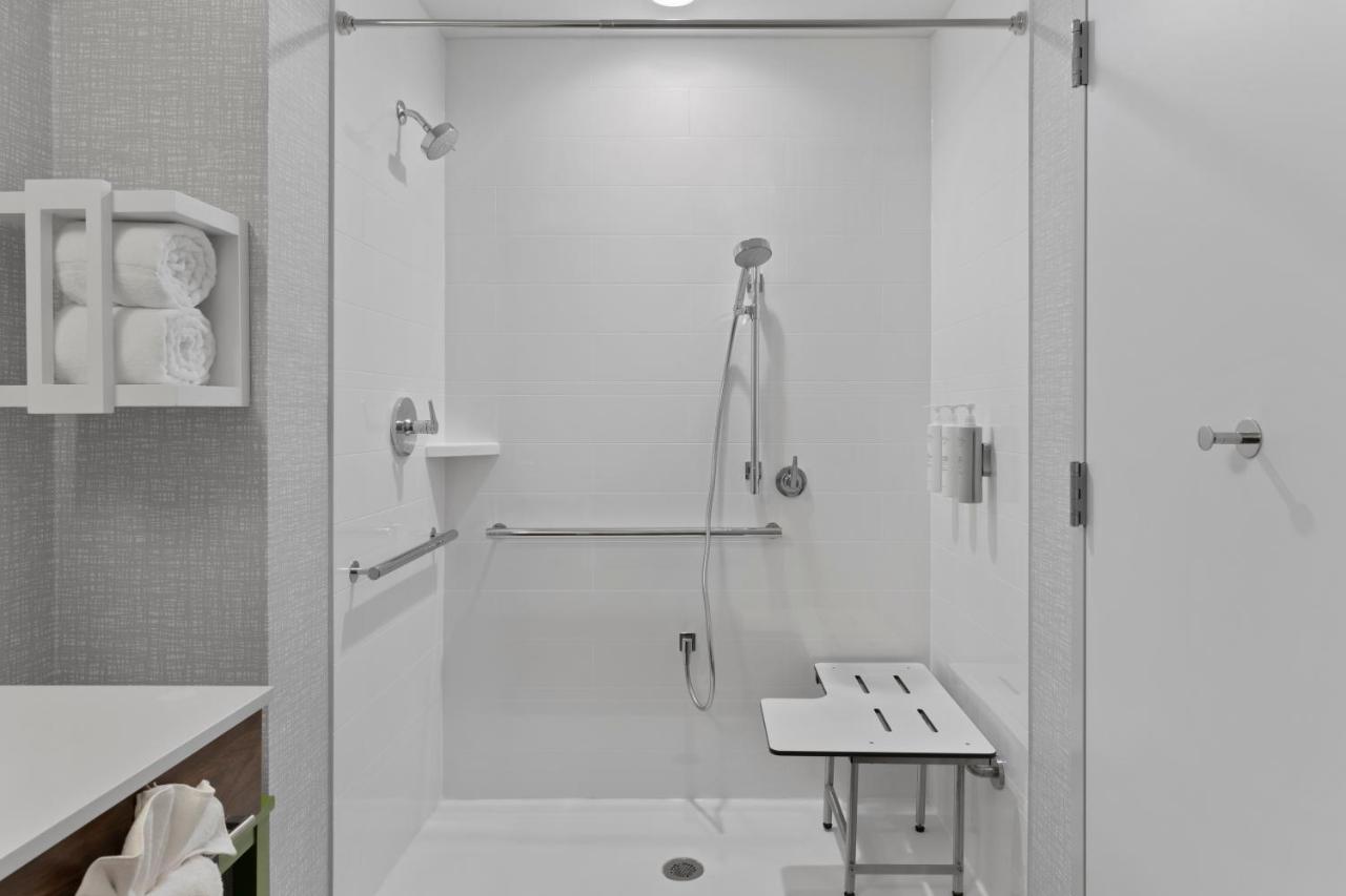 | Hampton Inn by Hilton Saline