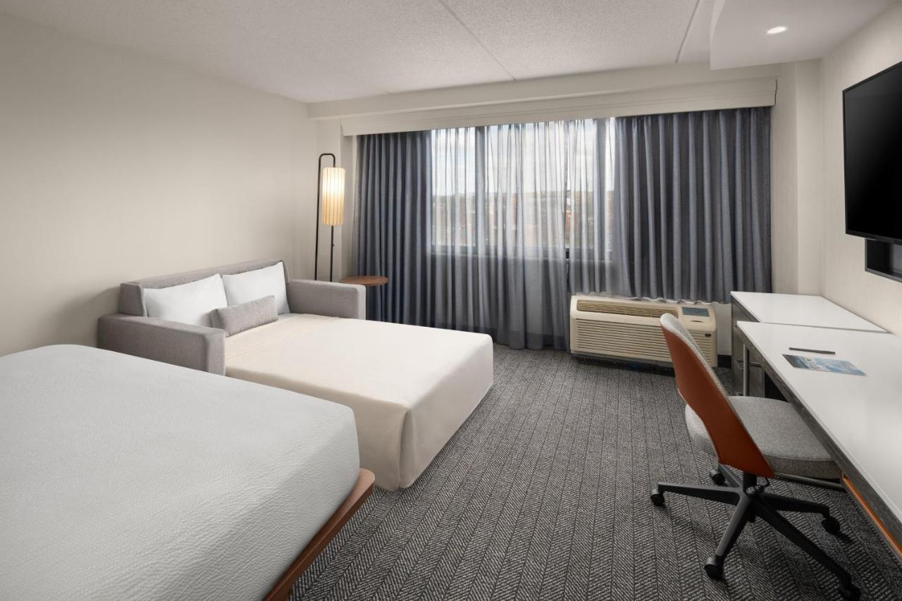 King Guest Room - High Floor at Courtyard New Haven at Yale