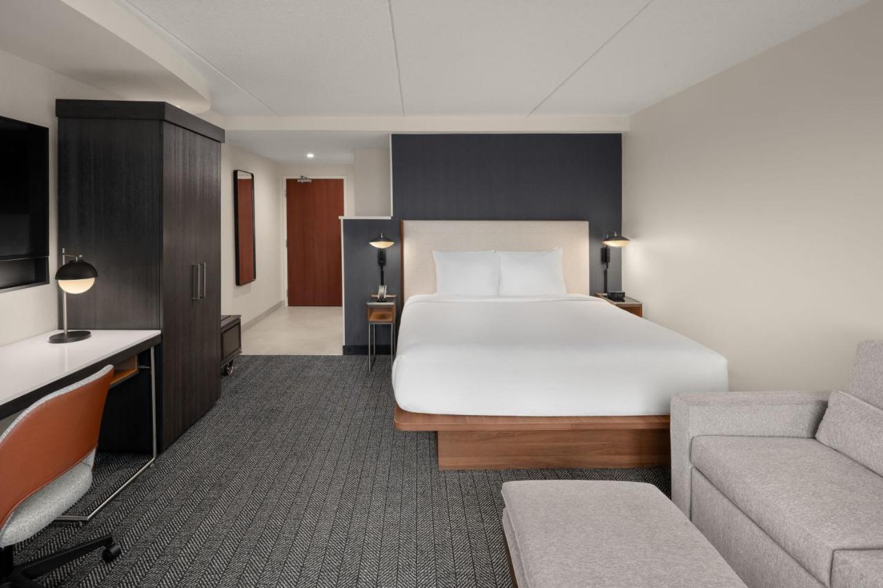 King Guest Room - High Floor at Courtyard New Haven at Yale
