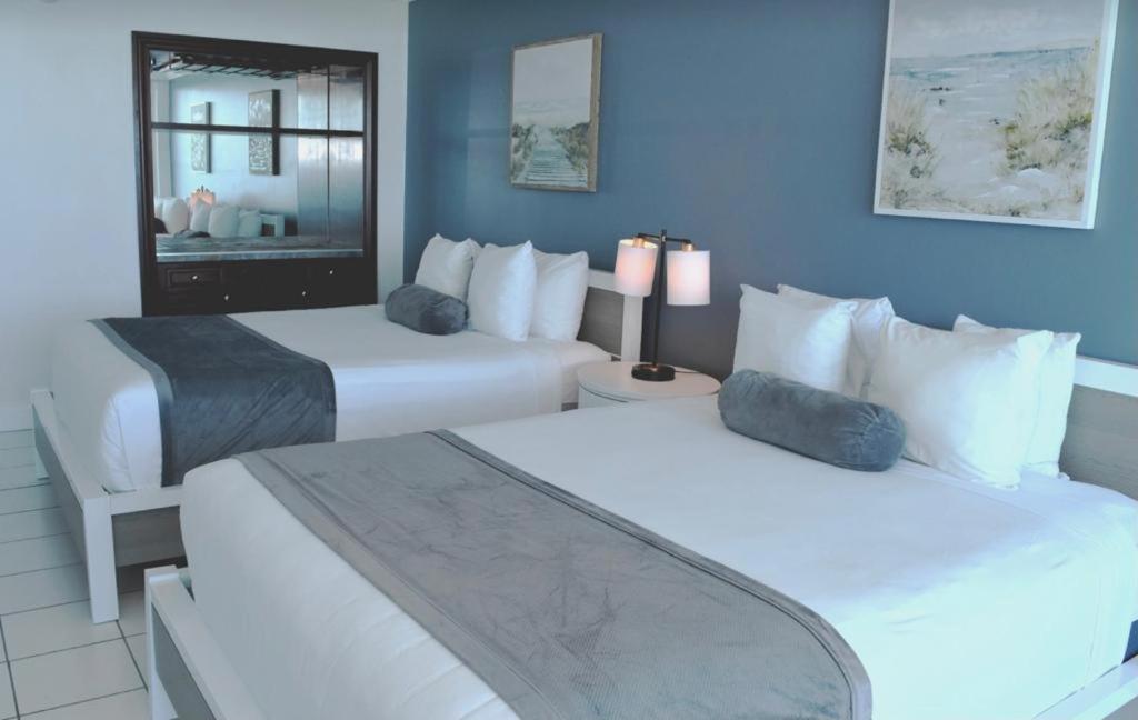 Superior Suite with Sea View at New Point Miami Beach Apartments