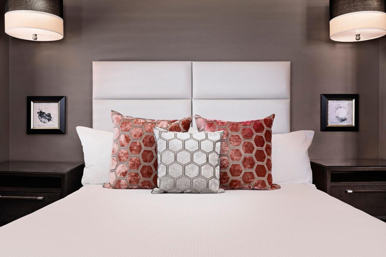 Queen Room at Ambassador Hotel Oklahoma City, Autograph Collection