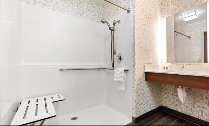 King Room - Mobility Access/Hearing Accessible at Holiday Inn Yakima by IHG