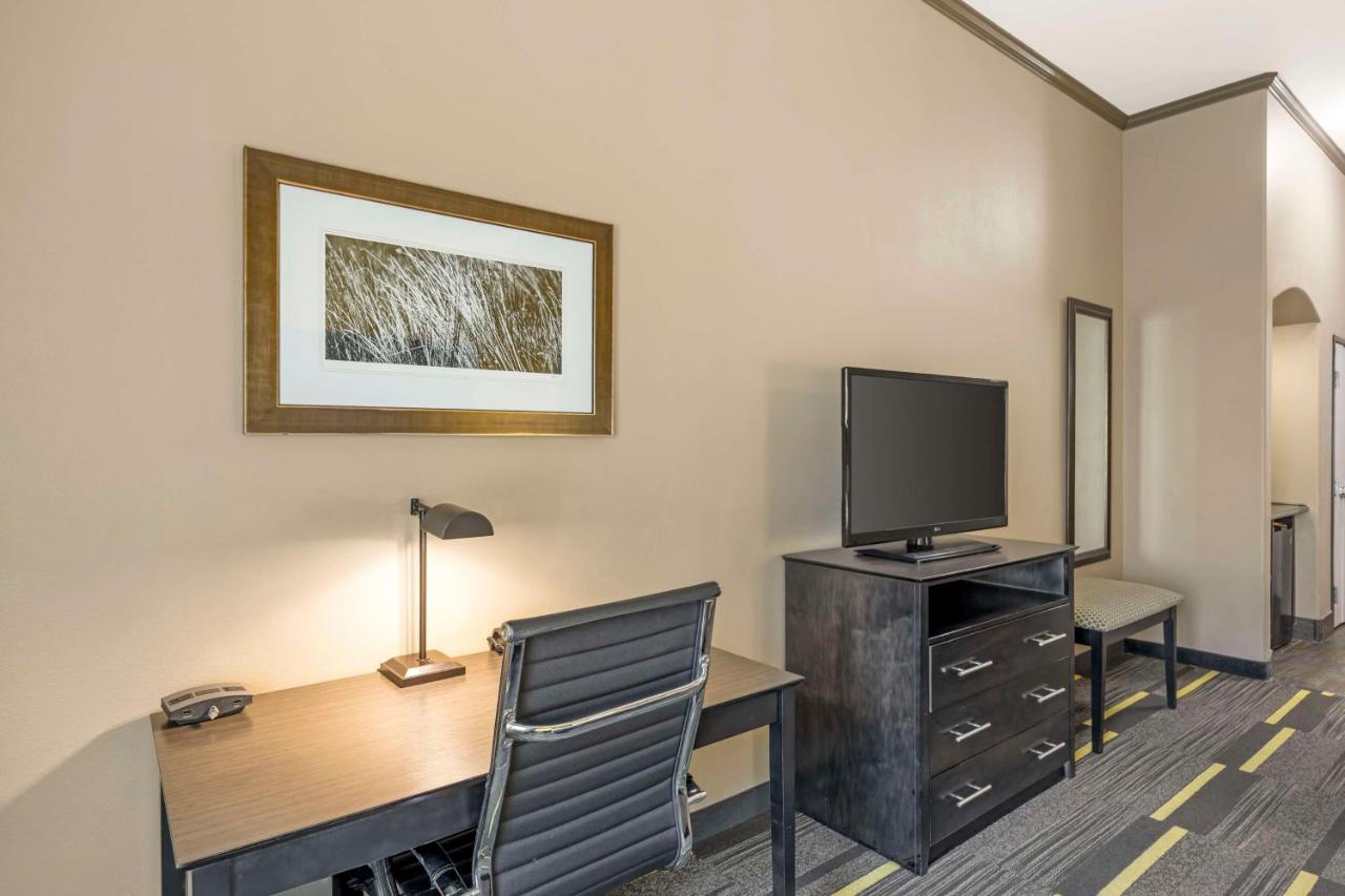 King Room - Non-Smoking at Best Western Plus Emerald Inn & Suites