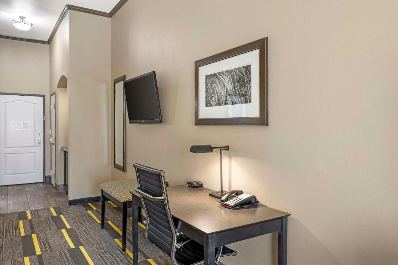  | Best Western Plus Emerald Inn & Suites