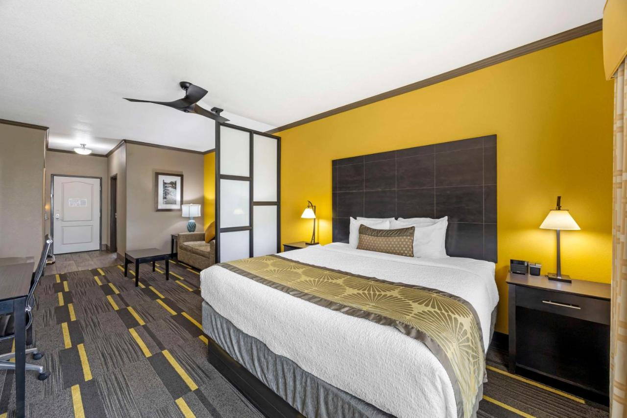 King Suite - Non-Smoking at Best Western Plus Emerald Inn & Suites