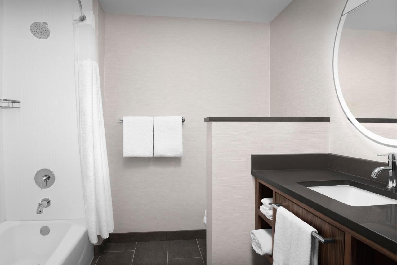 | Courtyard by Marriott Paso Robles