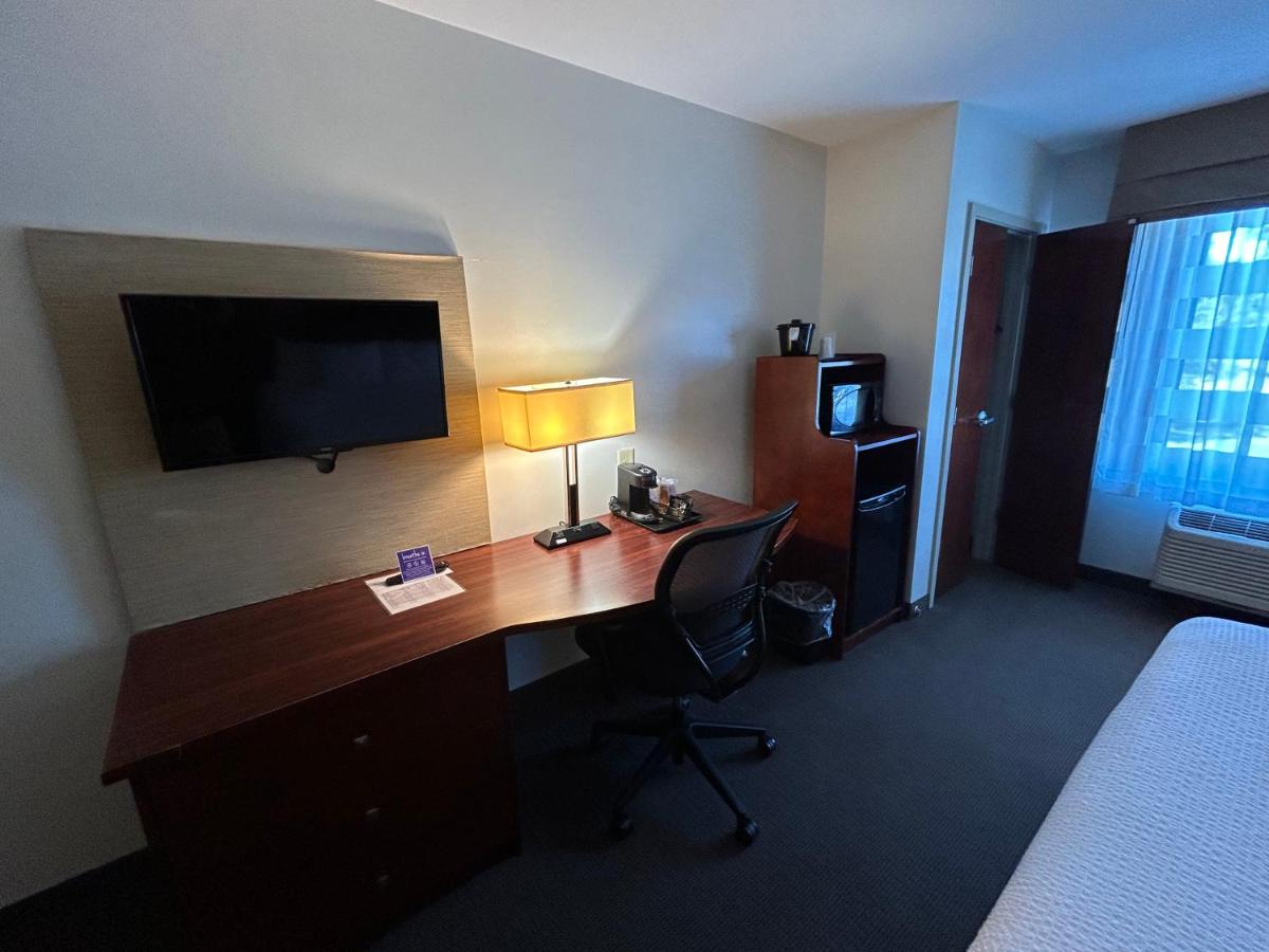 Standard King Room - Non-Smoking at Sleep Inn & Suites Manchester near Arnold AFB