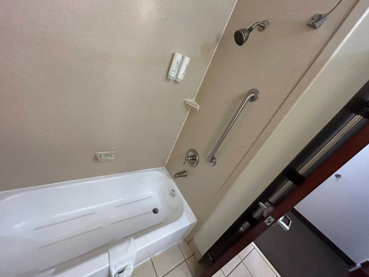 King Room - Accessible/Non-Smoking at Sleep Inn & Suites Manchester near Arnold AFB