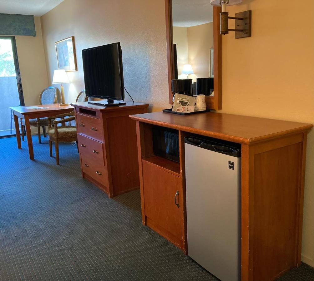 Deluxe Queen Room with Two Queen Beds at Miracle Springs Resort & Spa