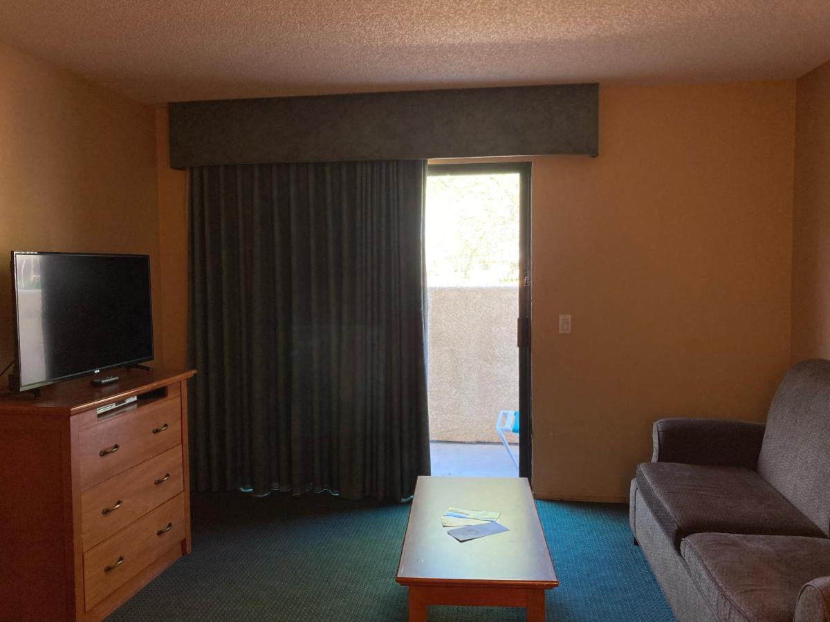 Queen Suite at Miracle Springs Resort & Spa