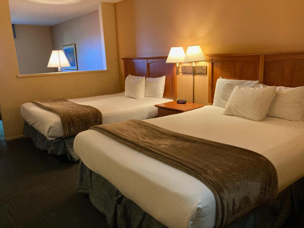 Queen Suite at Miracle Springs Resort & Spa