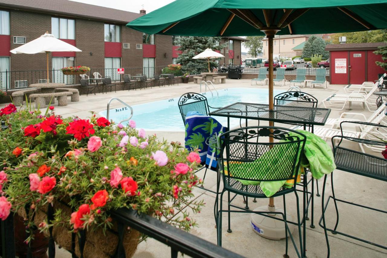 | The Foothills Inn