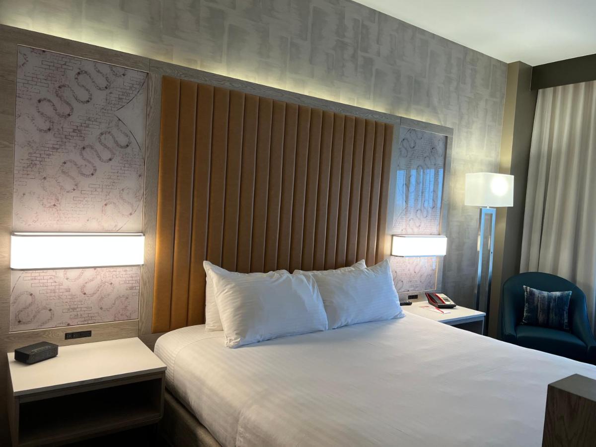Deluxe Suite at Cherokee Casino & Hotel West Siloam Springs