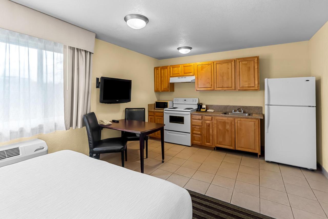 Efficiency Queen Room - Accessible/Non-Smoking at Quality Inn & Suites Vancouver - Hazel Dell