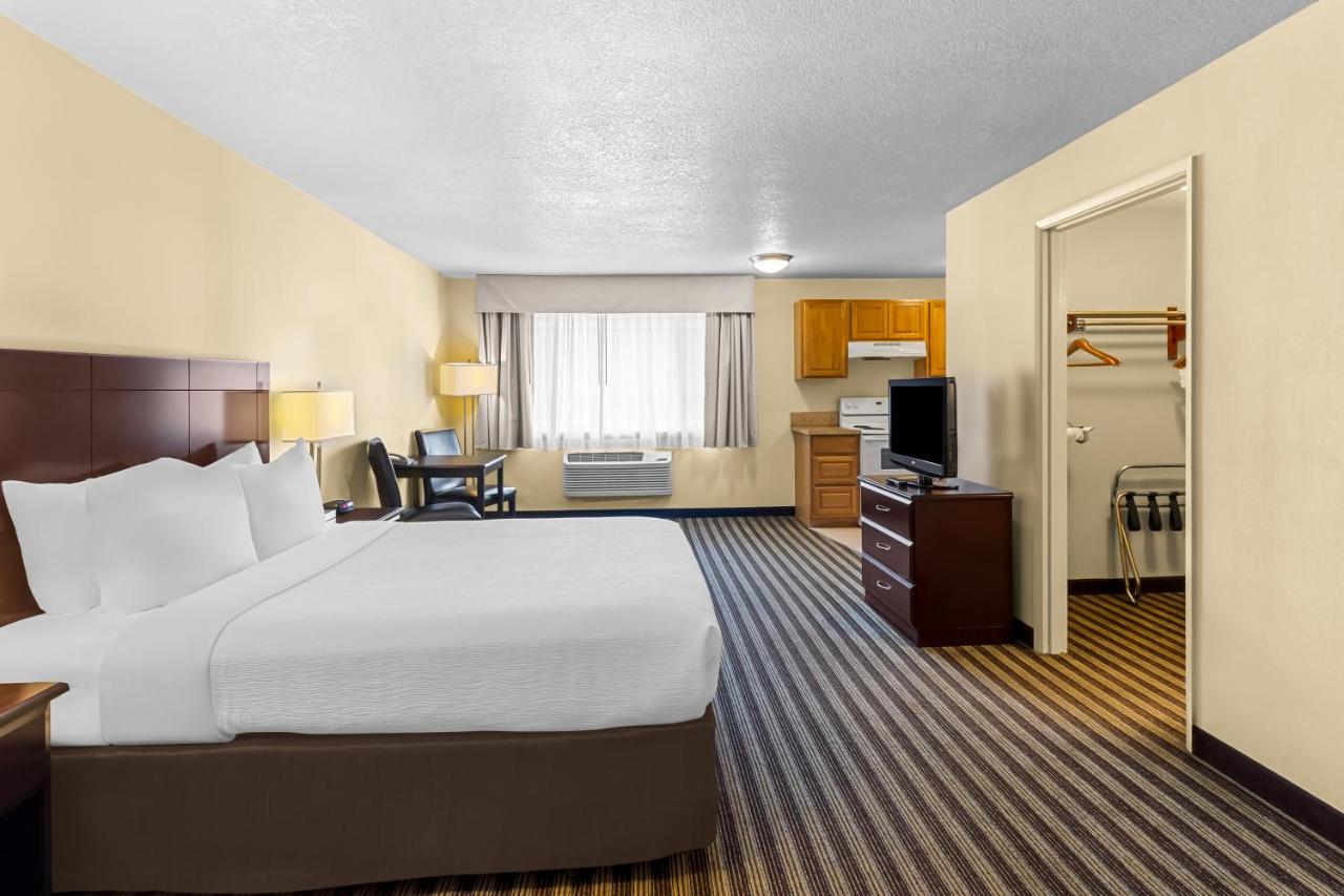 Standard Queen Room - Non-Smoking at Quality Inn & Suites Vancouver - Hazel Dell