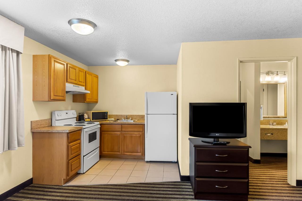 Standard Queen Room - Non-Smoking at Quality Inn & Suites Vancouver - Hazel Dell