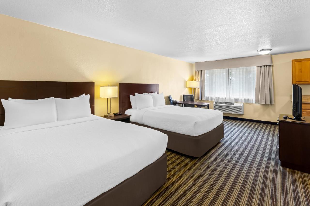 Standard Queen Room with Two Queen Beds - Non-Smoking at Quality Inn & Suites Vancouver - Hazel Dell