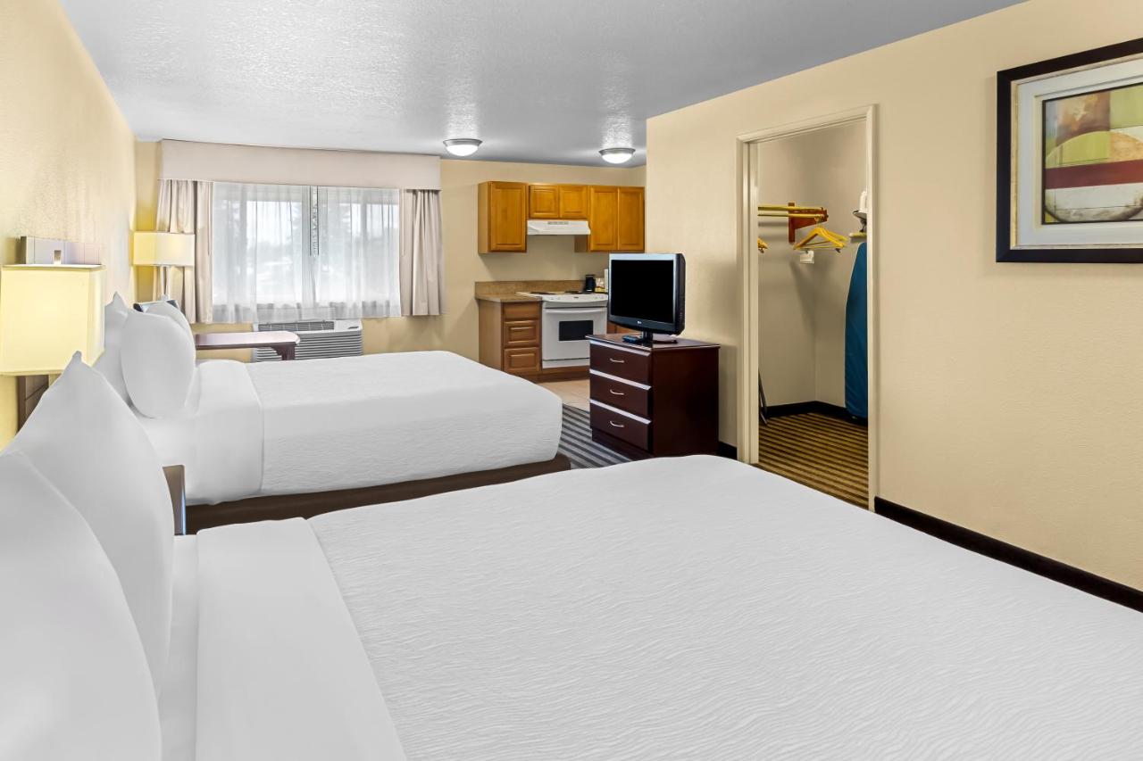 Standard Queen Room with Two Queen Beds - Non-Smoking at Quality Inn & Suites Vancouver - Hazel Dell
