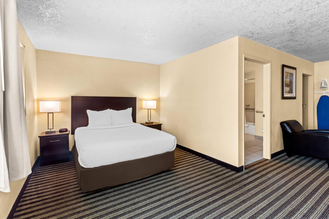 Queen Room - Accessible/Nonsmoking at Quality Inn & Suites Vancouver - Hazel Dell