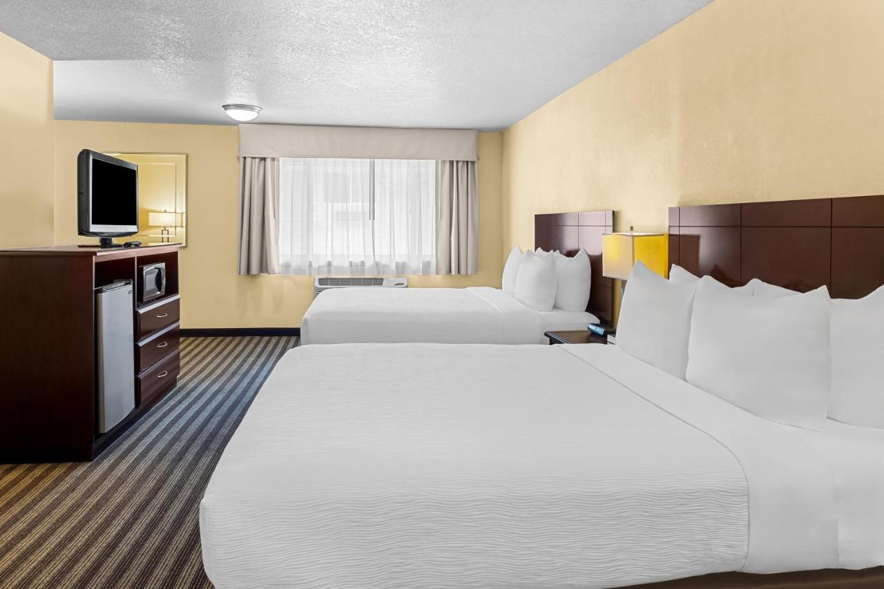 Queen Room with Two Queen Beds - Non-Smoking at Quality Inn & Suites Vancouver - Hazel Dell