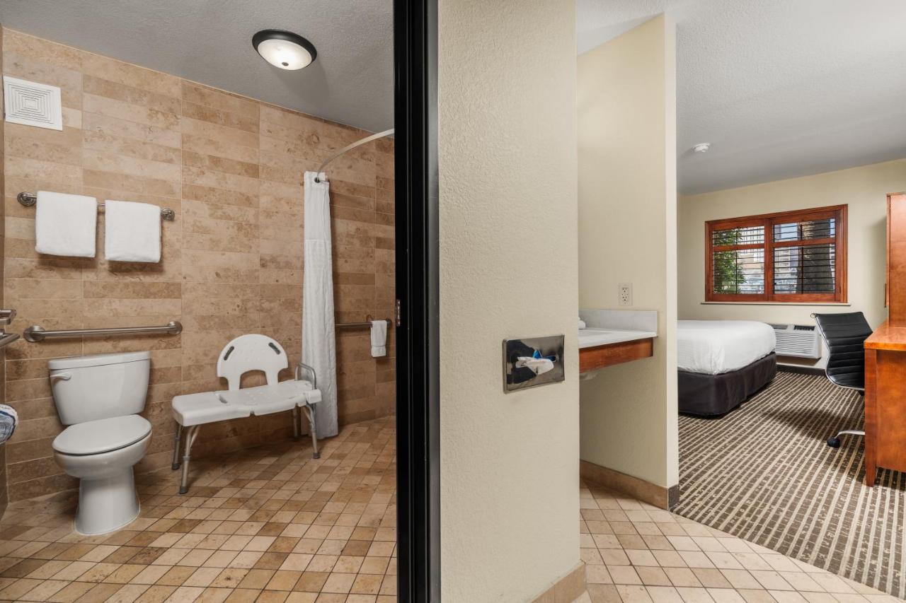 King Room - Disability Access/Non-Smoking at Ellis Island Hotel Casino & Brewery