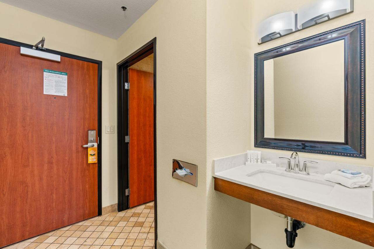 King Room - Disability Access/Non-Smoking at Ellis Island Hotel Casino & Brewery