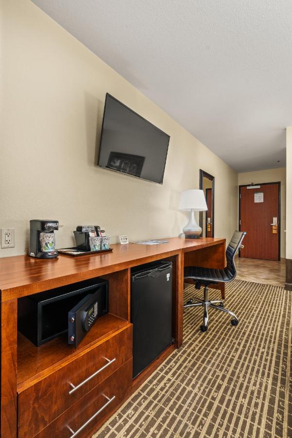 King Room - Disability Access/Non-Smoking at Ellis Island Hotel Casino & Brewery