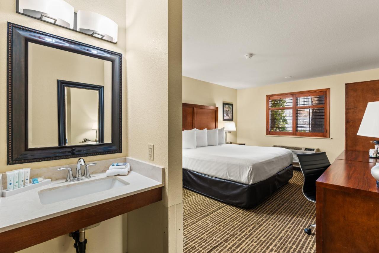 King Room - Disability Access/Non-Smoking at Ellis Island Hotel Casino & Brewery