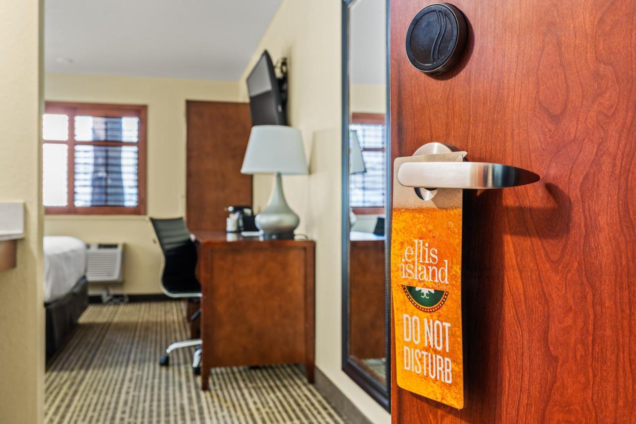 King Room - Disability Access/Non-Smoking at Ellis Island Hotel Casino & Brewery