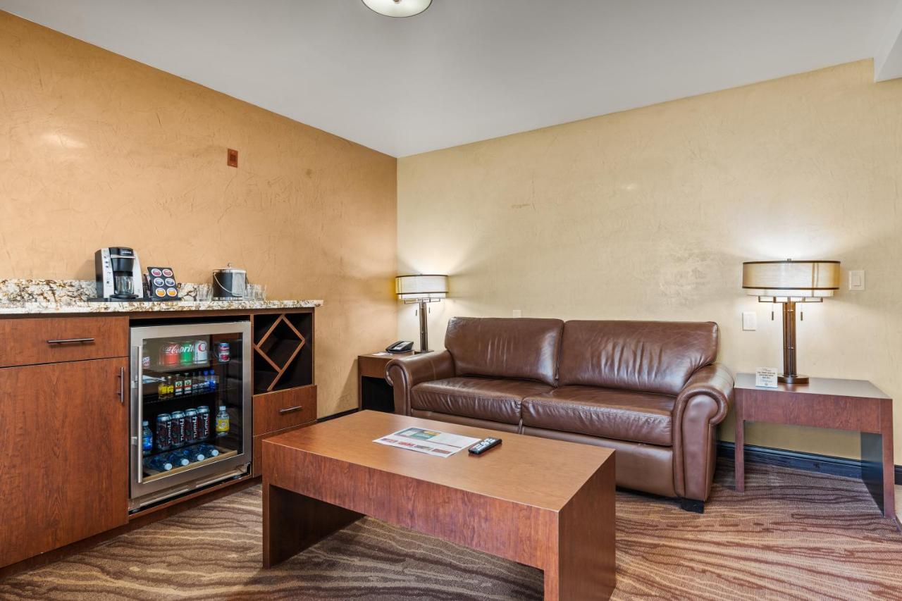 Queen Suite - Non-Smoking at Ellis Island Hotel Casino & Brewery